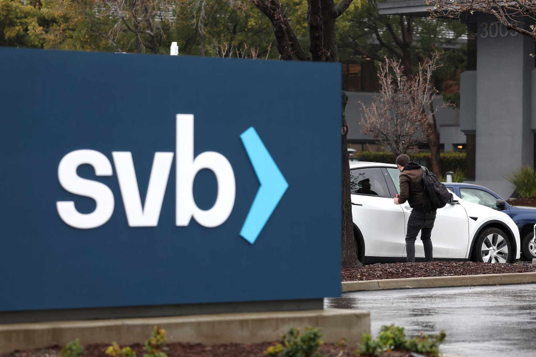 Компанията майка на Silicon Valley Bank подаде молба за защита от фалит