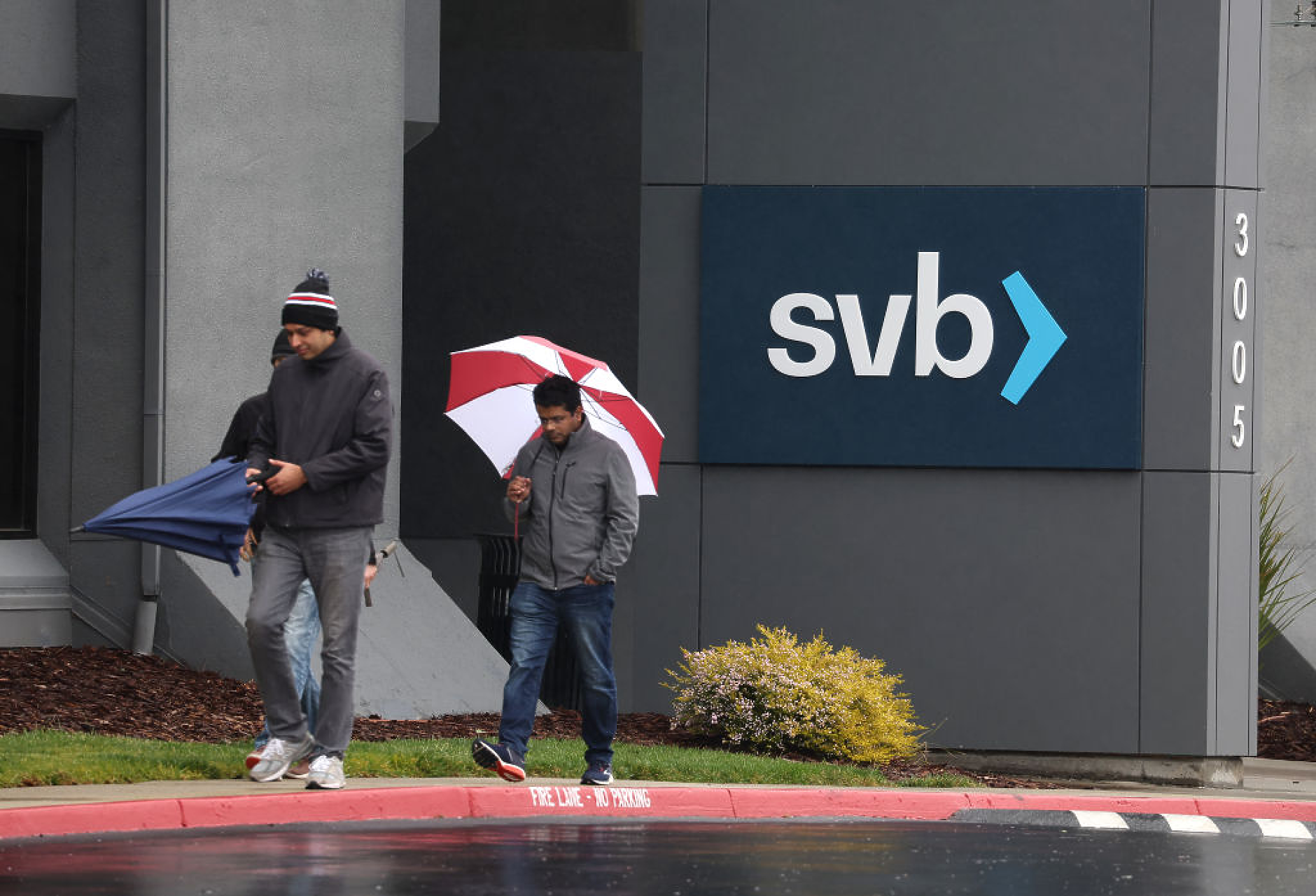 Популярен стейбълкойн загуби паритета си с долара след фалита на SVB