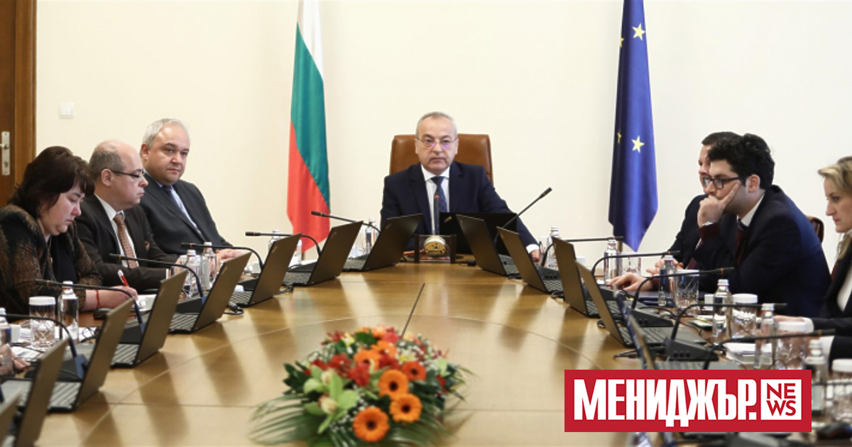 Нова смяна на посланици в 9 държави е направил служебният