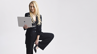 Създаваме среда в която сплотеността и екипната работа са силно