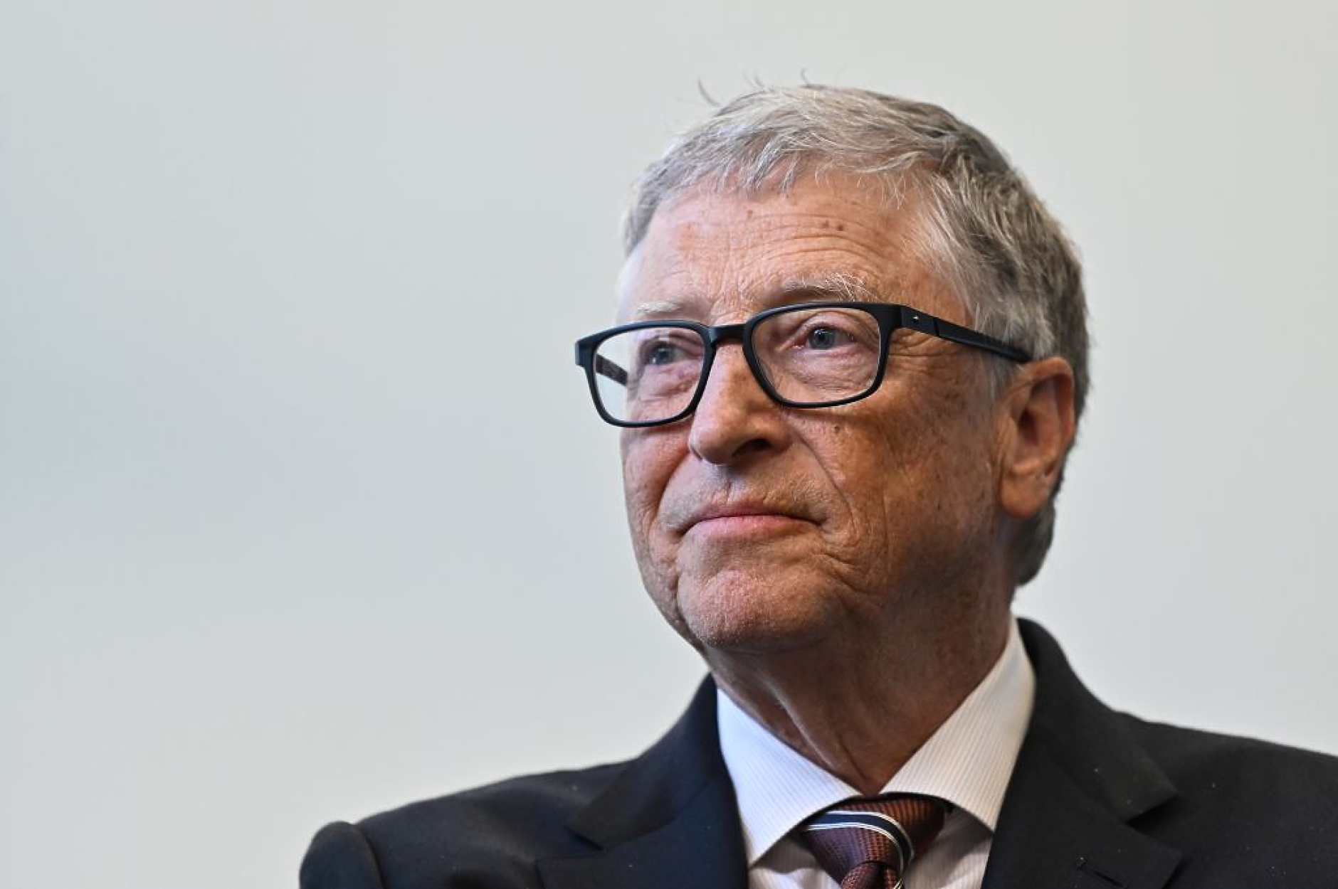 Бил Гейтс: Спирането на развитието на изкуствения интелект няма да реши проблемите