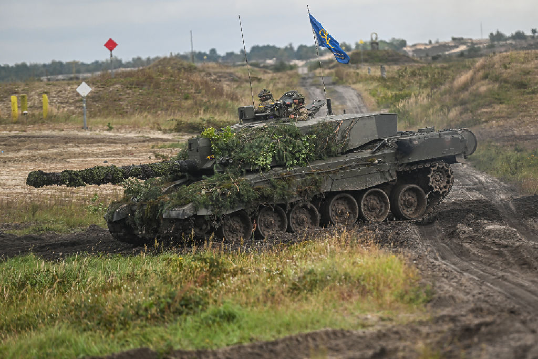 Първите британски танкове Чалънджър пристигнаха в Украйна