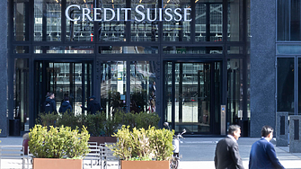 Акционерите се стичат на годишното общо събрание на Credit Suisse