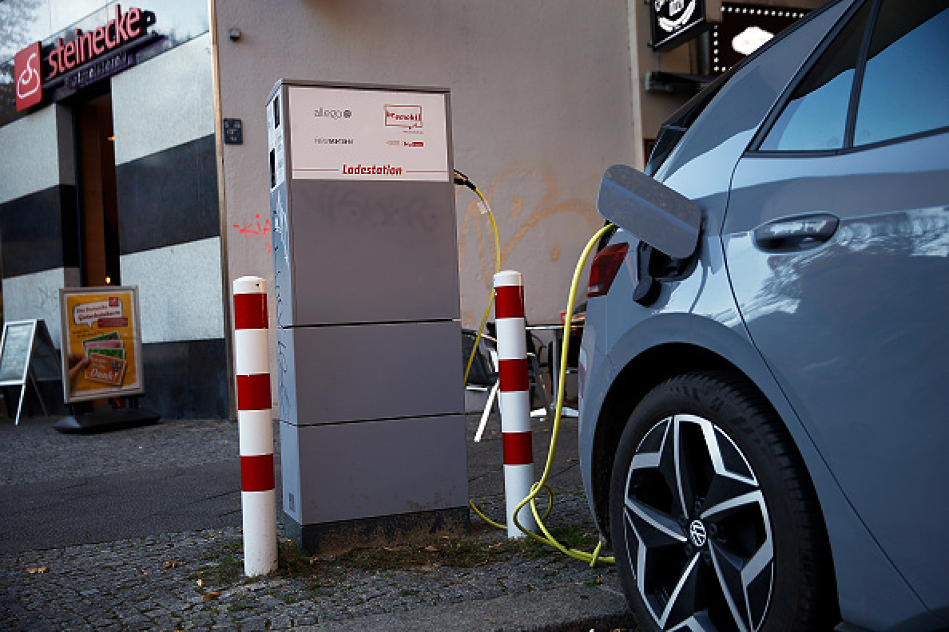 Споразумение в ЕС предвижда на всеки 60 км електро зарядни станции за автомобили