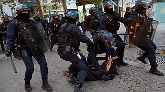 Среднощни палежи и бой между полиция и демонстранти на 10-ия ден от протестите във Франция