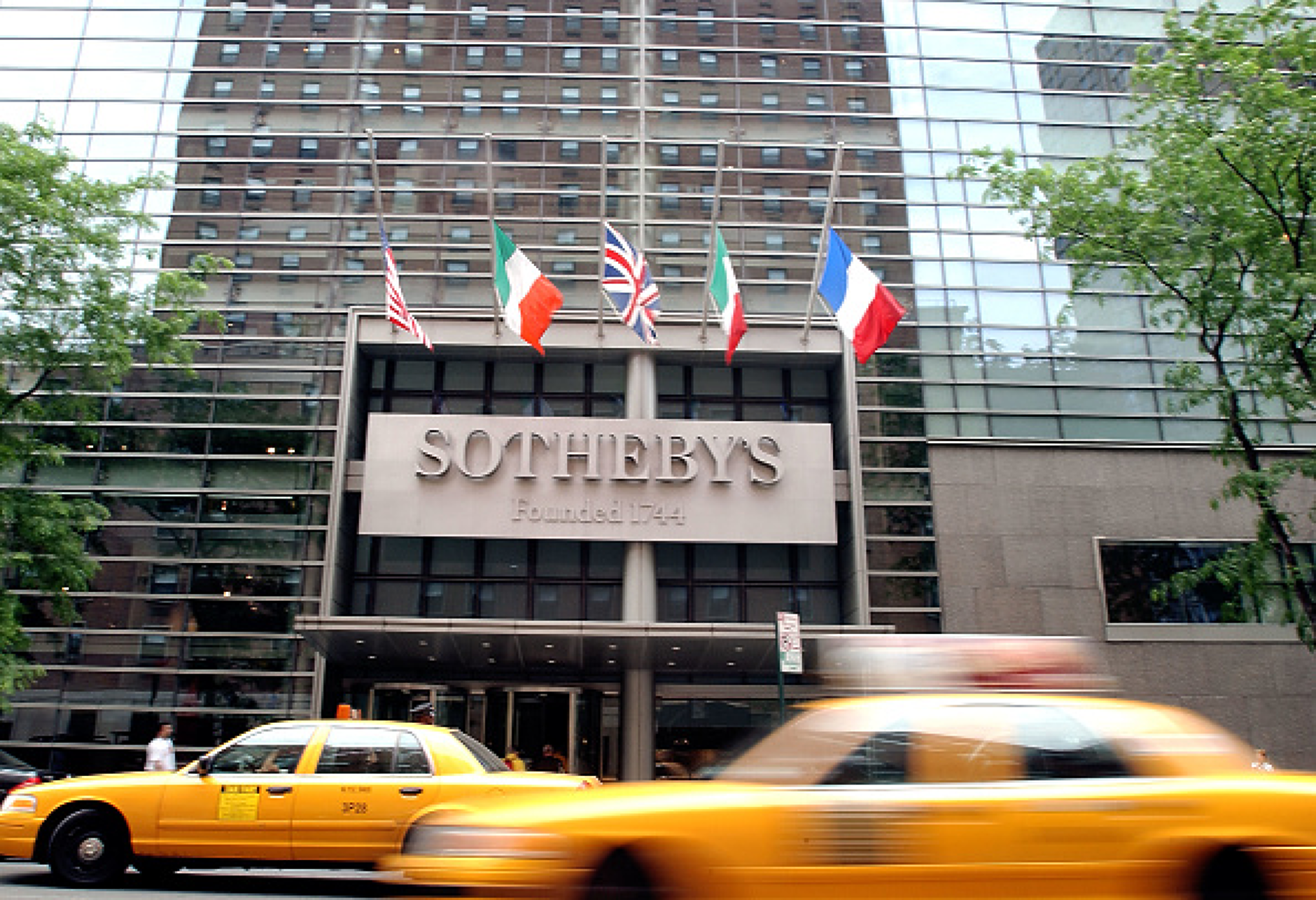 Sotheby's продава за над 30 млн. долара най-ценният в света гигантски рубин 