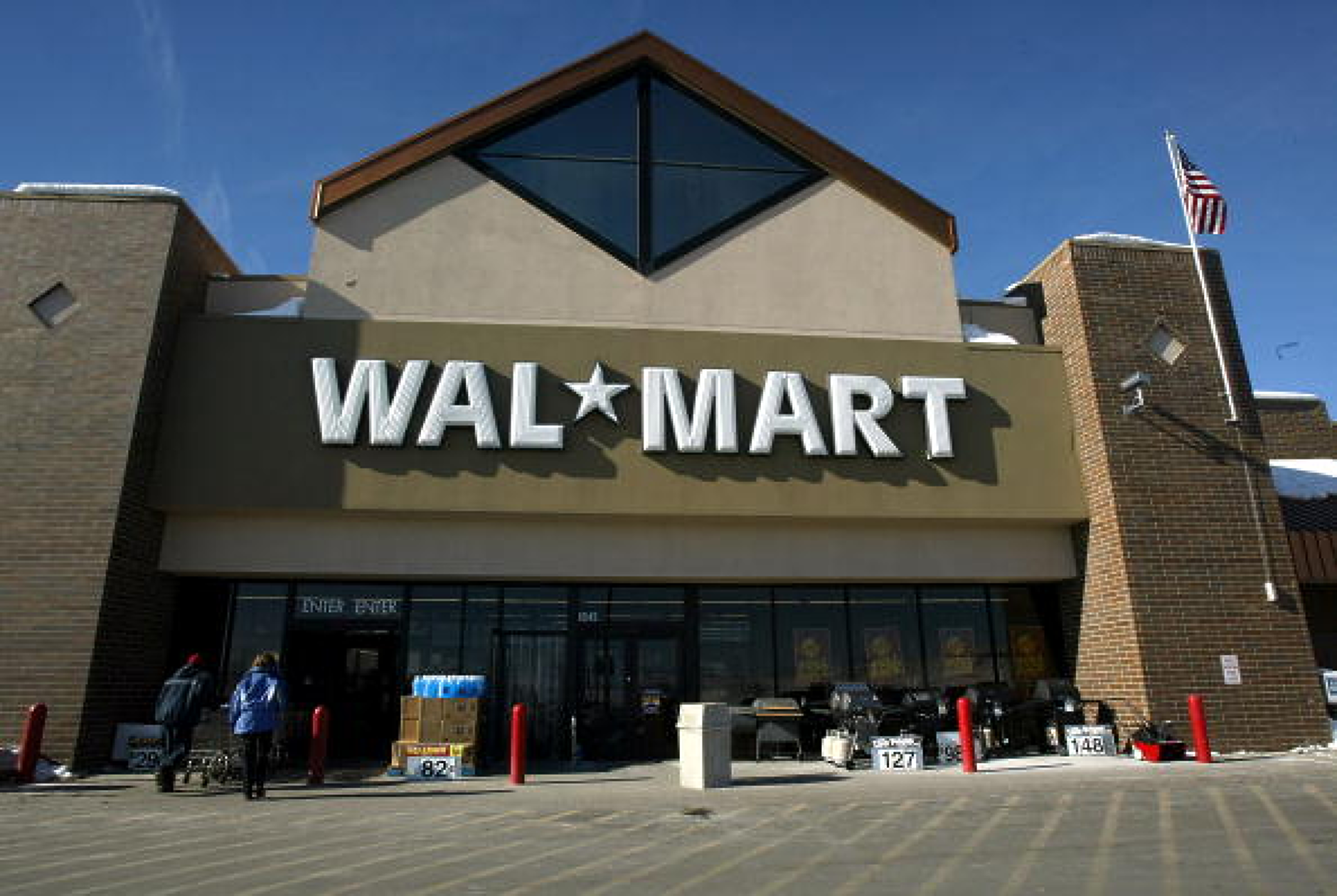 Walmart инсталира до 2030 г. зарядни станции в близо хиляда свои магазини в САЩ 