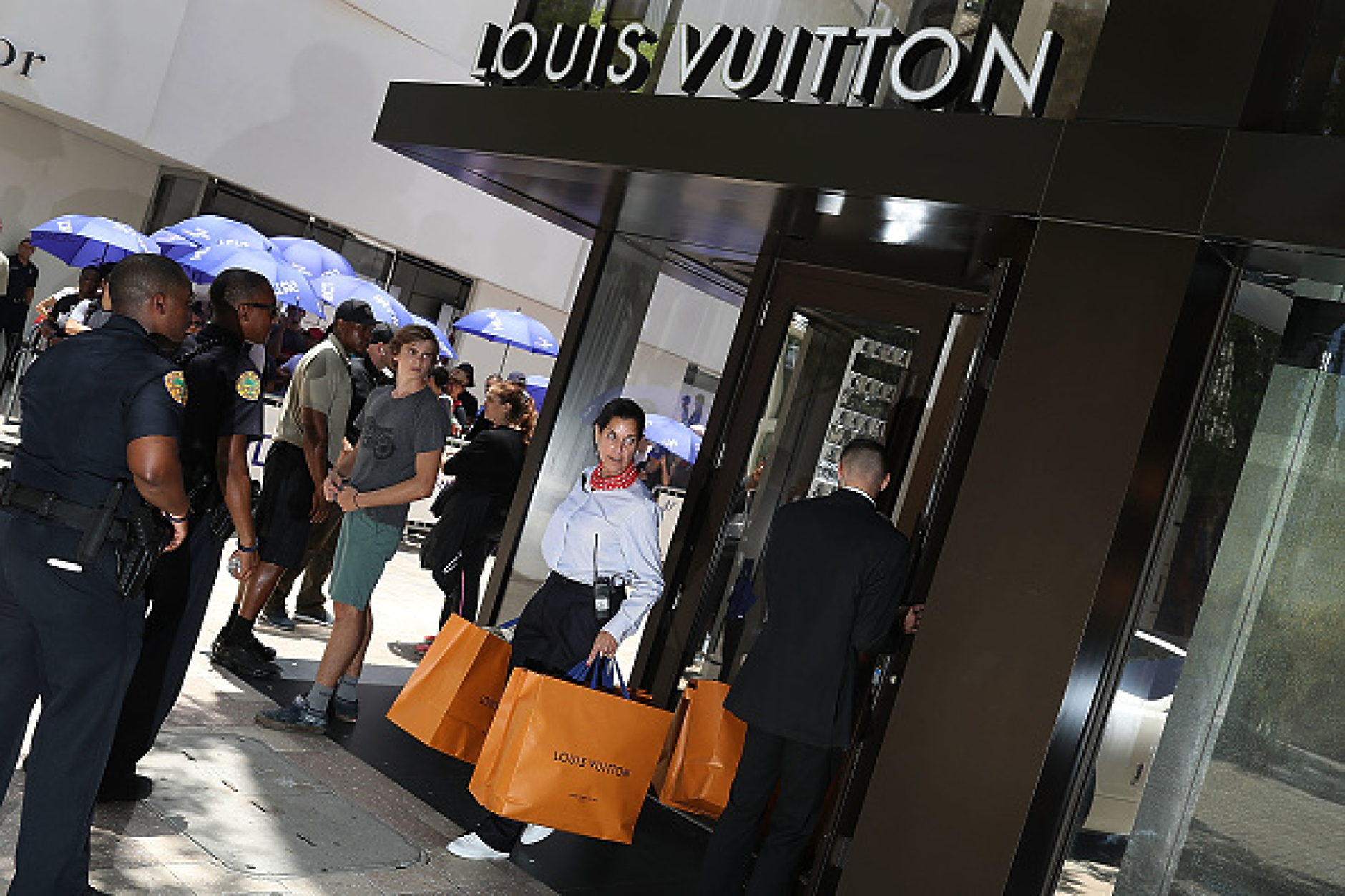 Боксови ръкавици на Louis Vuitton се продават за 15 000 долара