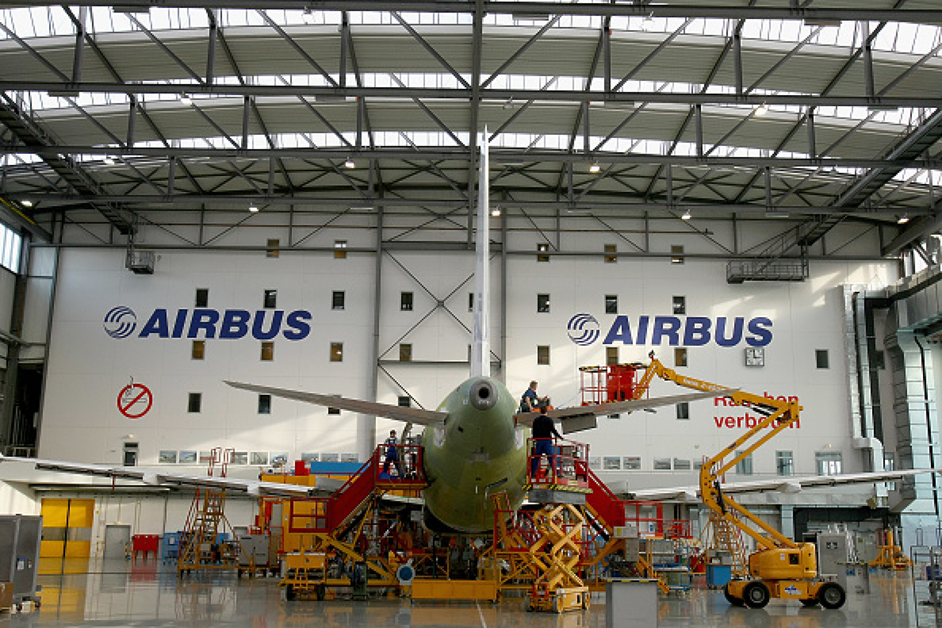 Еърбъс договаря нови поръчки на самолети от Китай преди посещението на Макрон