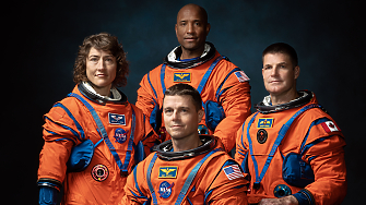 НАСА най накрая обяви имената на астронавтите които ще обикалят около