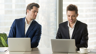 От многото черти които хората носят със себе си на