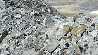 Няколко минни компании в източнокитайския град Ичун смятан за литиевата