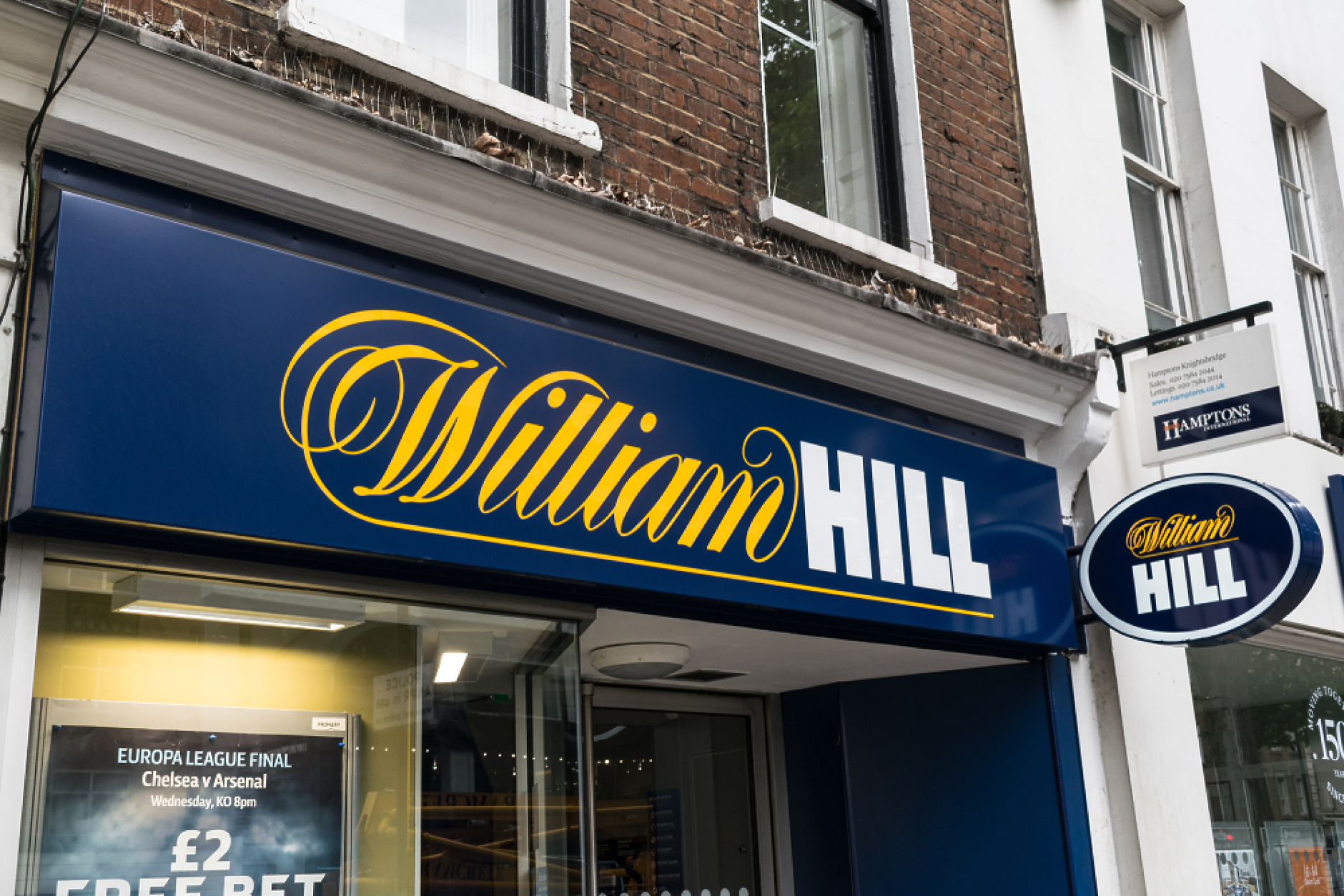 Наложиха рекордна глоба на William Hill, след като не успя да защити потребителите и да спре прането на пари