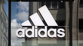 Гигантът за спортни обувки и облекло Adidas поиска от Службата