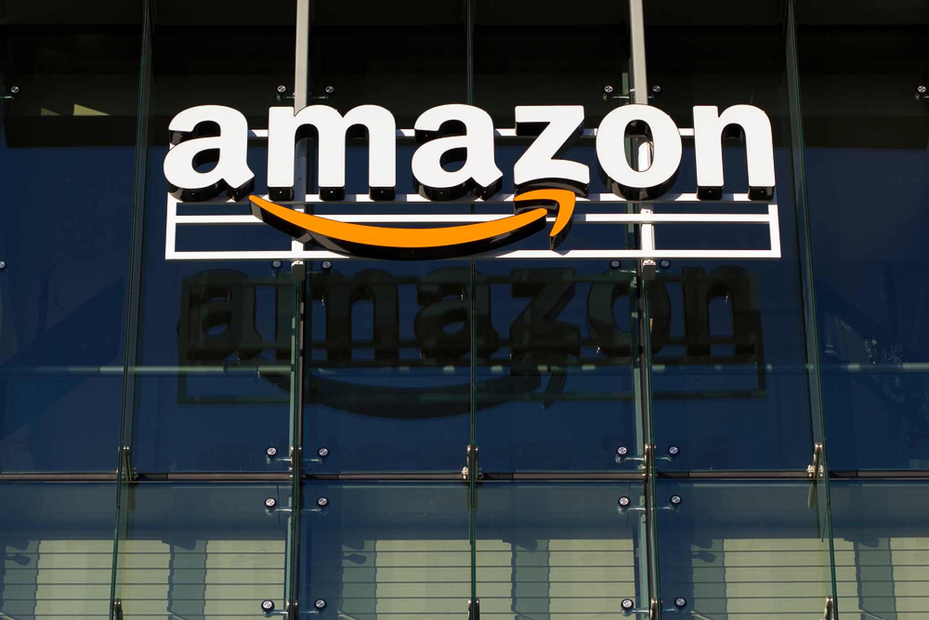Британски регулатор  проверява сделка  на Amazon за 1,7 млрд. долара