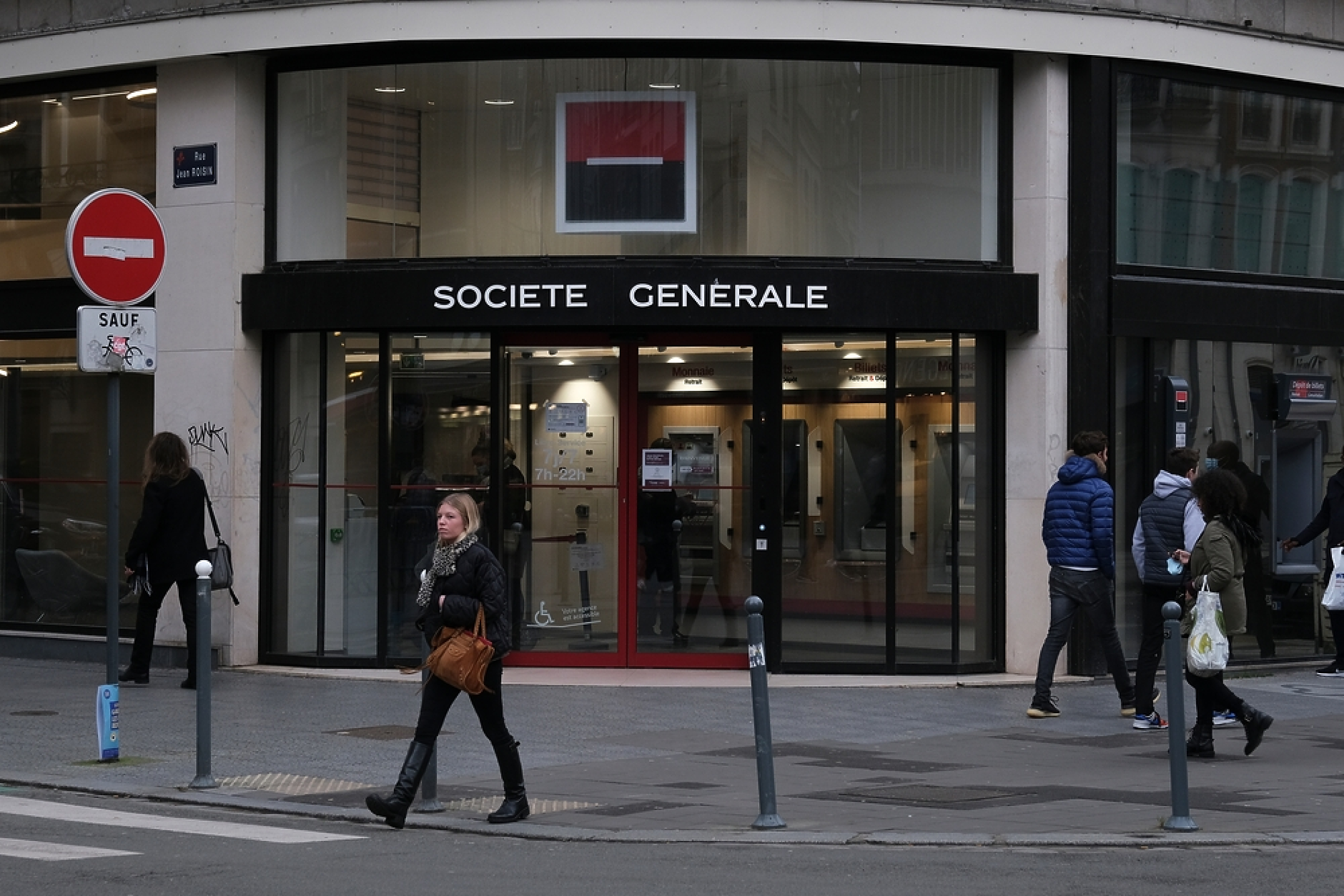 Пет френски банки ще бъдат глобени с 1 млрд. евро за укриване на данъци