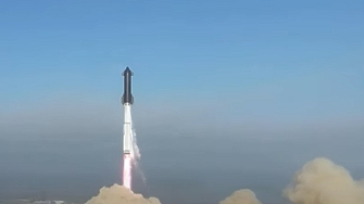 Компанията SpaceX на Илон Мъск изстреля днес пробно своята огромна ракета за