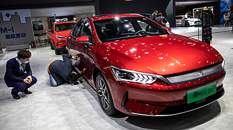 Китайският автомобилен пазар се ускорява към електрическо бъдеще оставяйки зад