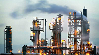 МАЕ: Намаляването на добива на петрол от ОПЕК+ може да навреди на глобалното икономическо възстановяване