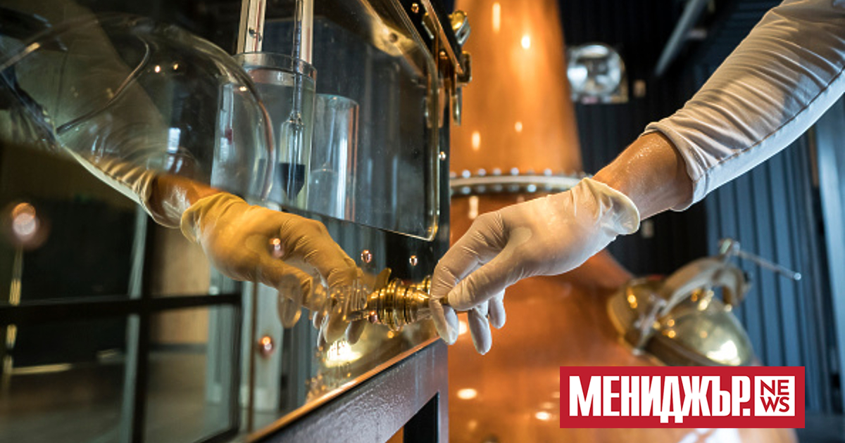 Колекция от бутилки от рядкото японско едномалцово уиски Karuizawa е