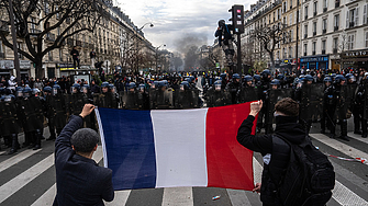 Поредица от нови протести започнаха във френските градове след телевизионното