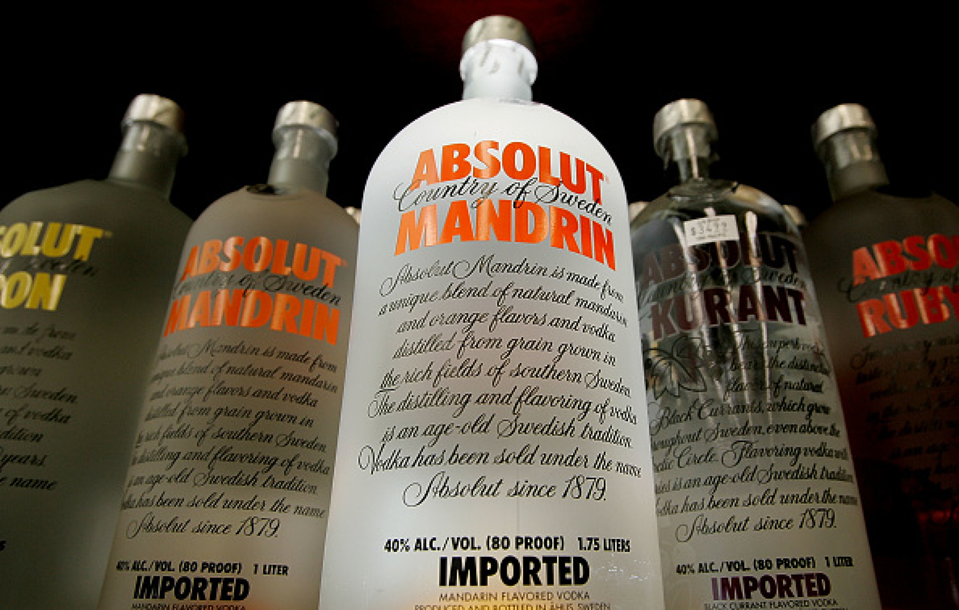 Производителят на водка Absolut спира износа на продуктите си за Русия