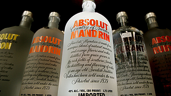 Производителят на водка Absolut спира износа на продуктите си за Русия
