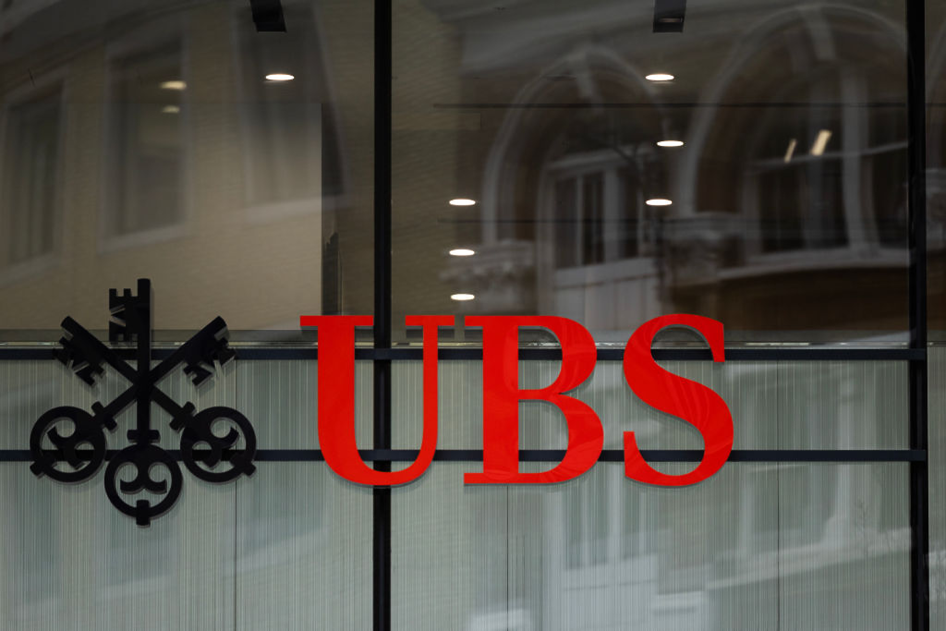 Печалбата на UBS се сви с 52% през първото тримесечие