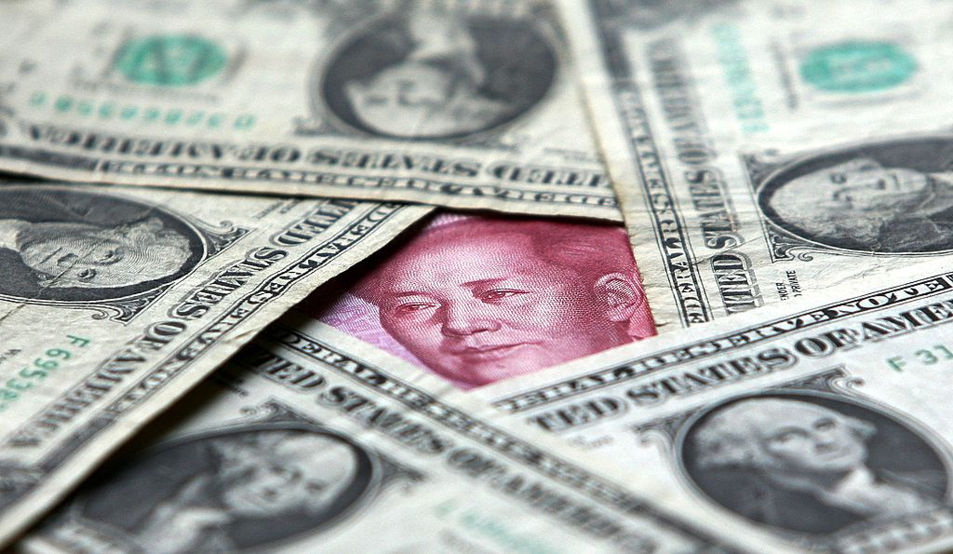 Юанът задмина долара като най-използваната от Китай валута за трансгранични сделки