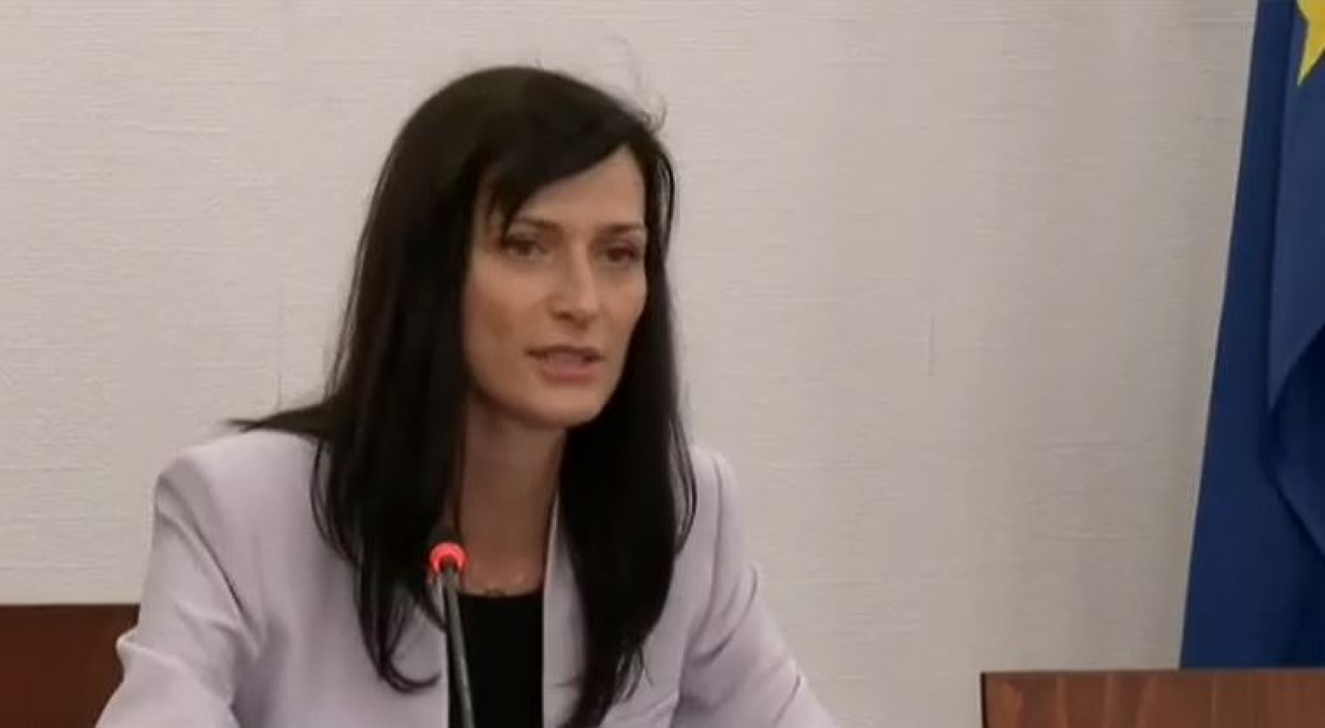Мария Габриел: Ще внесем искане за освобождаване на главния прокурор