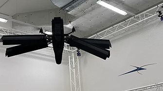 Уникалният дрон Morpho пести енергия чрез вятъра и се подпира на крилата си