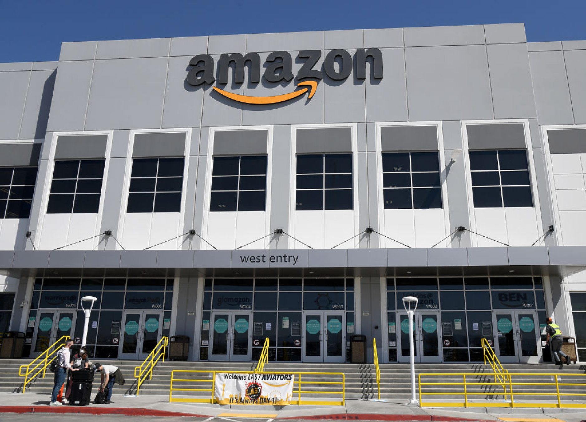 Силното представяне на облачния бизнес компенсира слабите онлайн продажби на Amazon