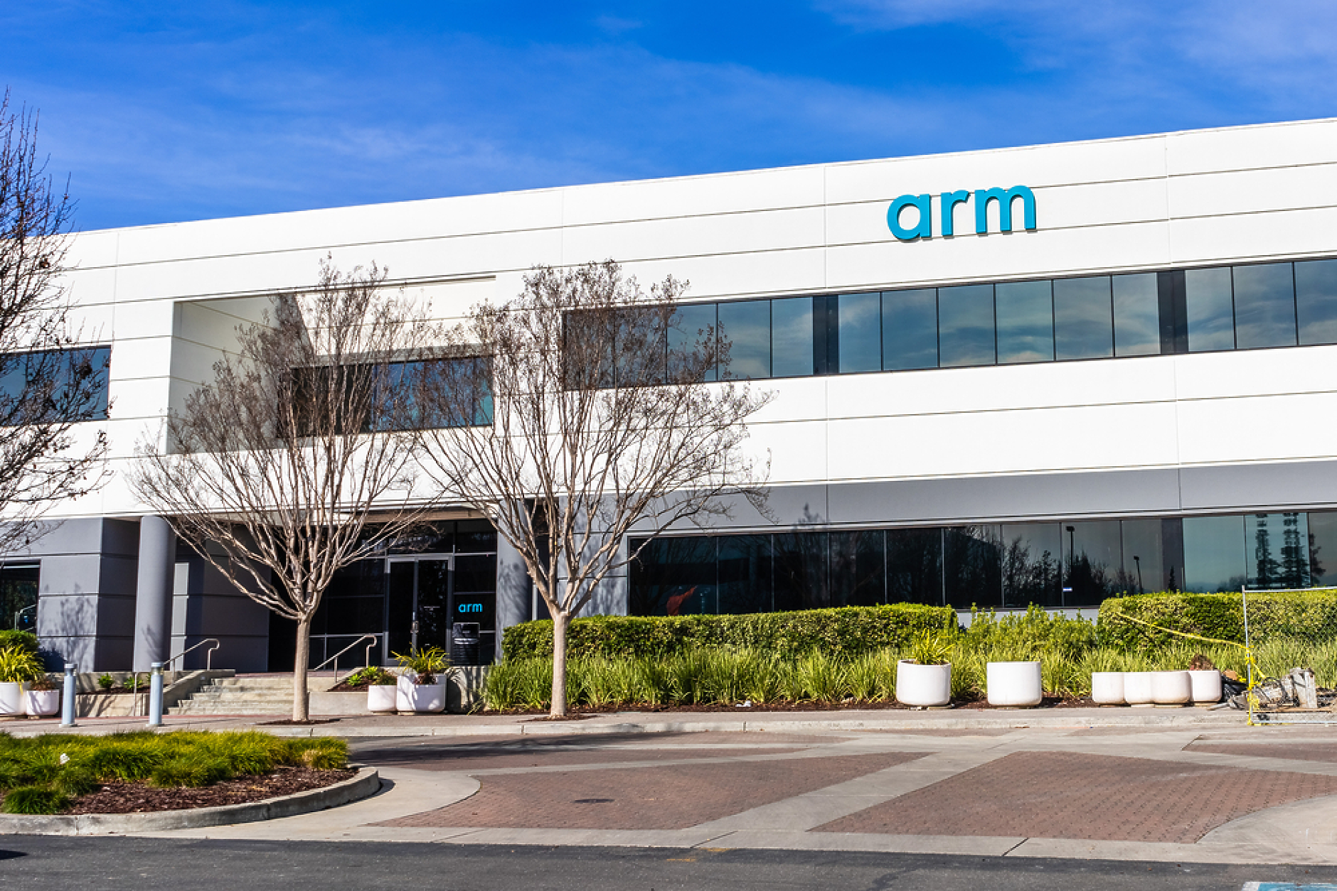 Британският разработчик на чипове Arm е подал документи за борсов дебют в САЩ