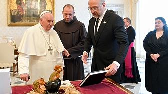 Премиерът на Украйна Денис Шмигал отправи официална покана към папа