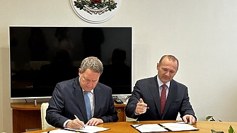 Министърът на енергетиката Росен Христов и Лесех Мелгаард постоянен представител