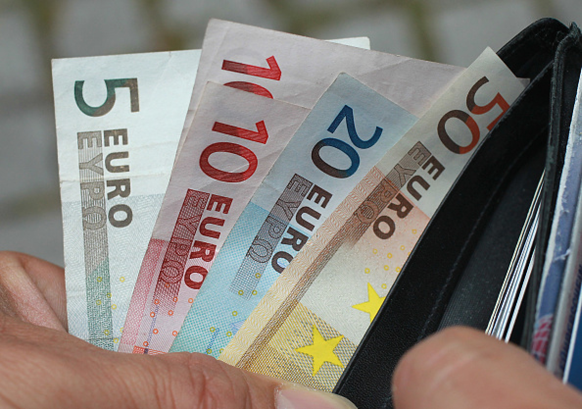 240 000 фалшиви евро заредени в банкомати в Румъния