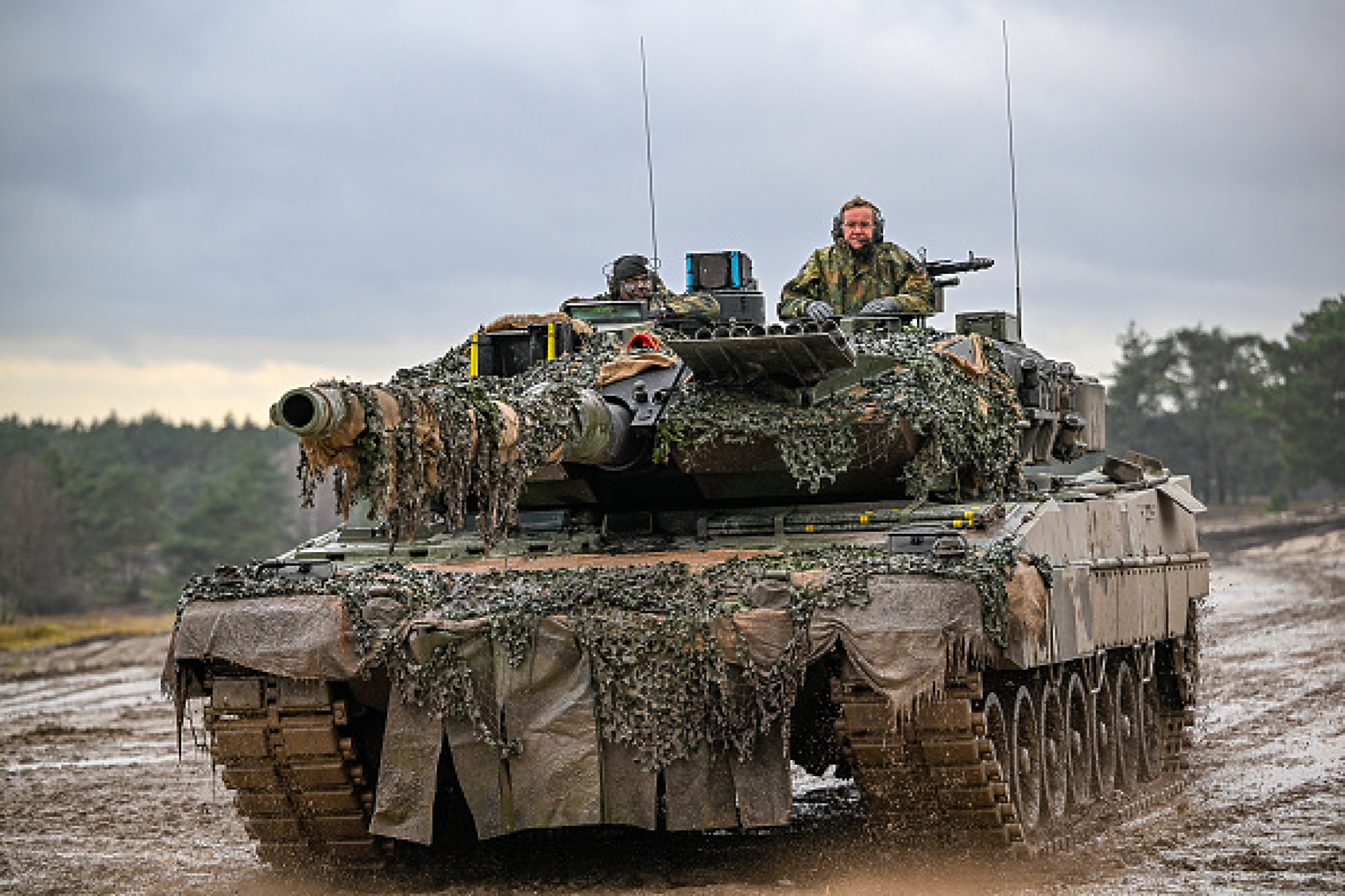 Германските оръжейни концерни уредиха спора си за танковете Леопард 2
