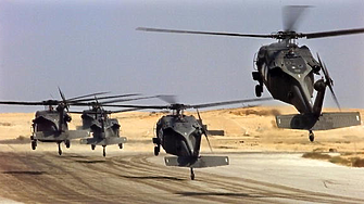 Армията на САЩ ще използва хеликоптерите Apache и Black Hawk още 40 г.