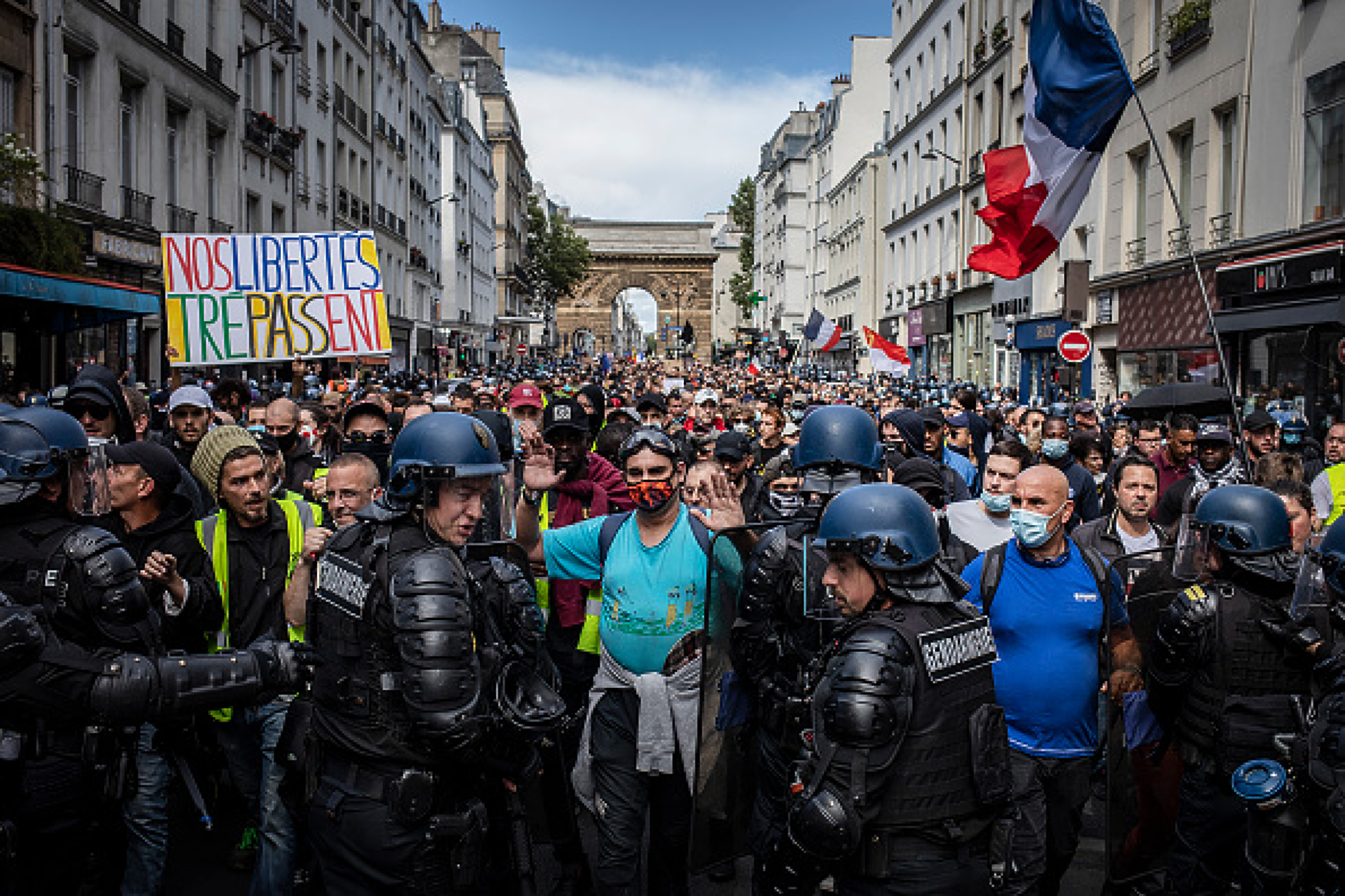 Французите събират сили за нови протести на 6 юни