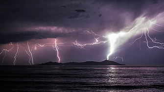 Гръцката национална метеорологична служба издаде предупреждава за екстремно време днес и
