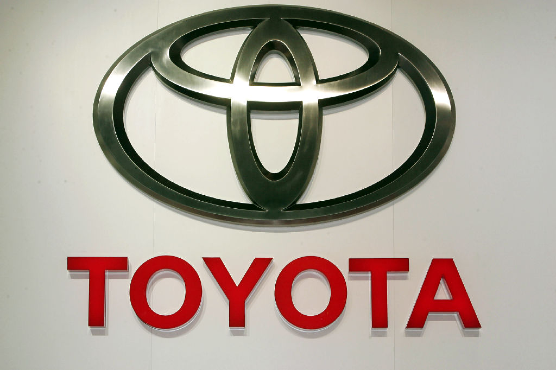 Toyota си заложи амбициозна цел - петкратен скок в продажбите на електрически превозни средства