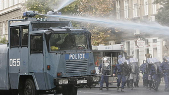 Сълзотворен газ срещу ученици на протест в Унгария
