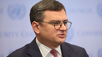 Външният министър на Украйна омаловажава контраофанзивата, иска още оръжия