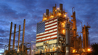 Петролът поевтиня на фона на данните за запасите в САЩ