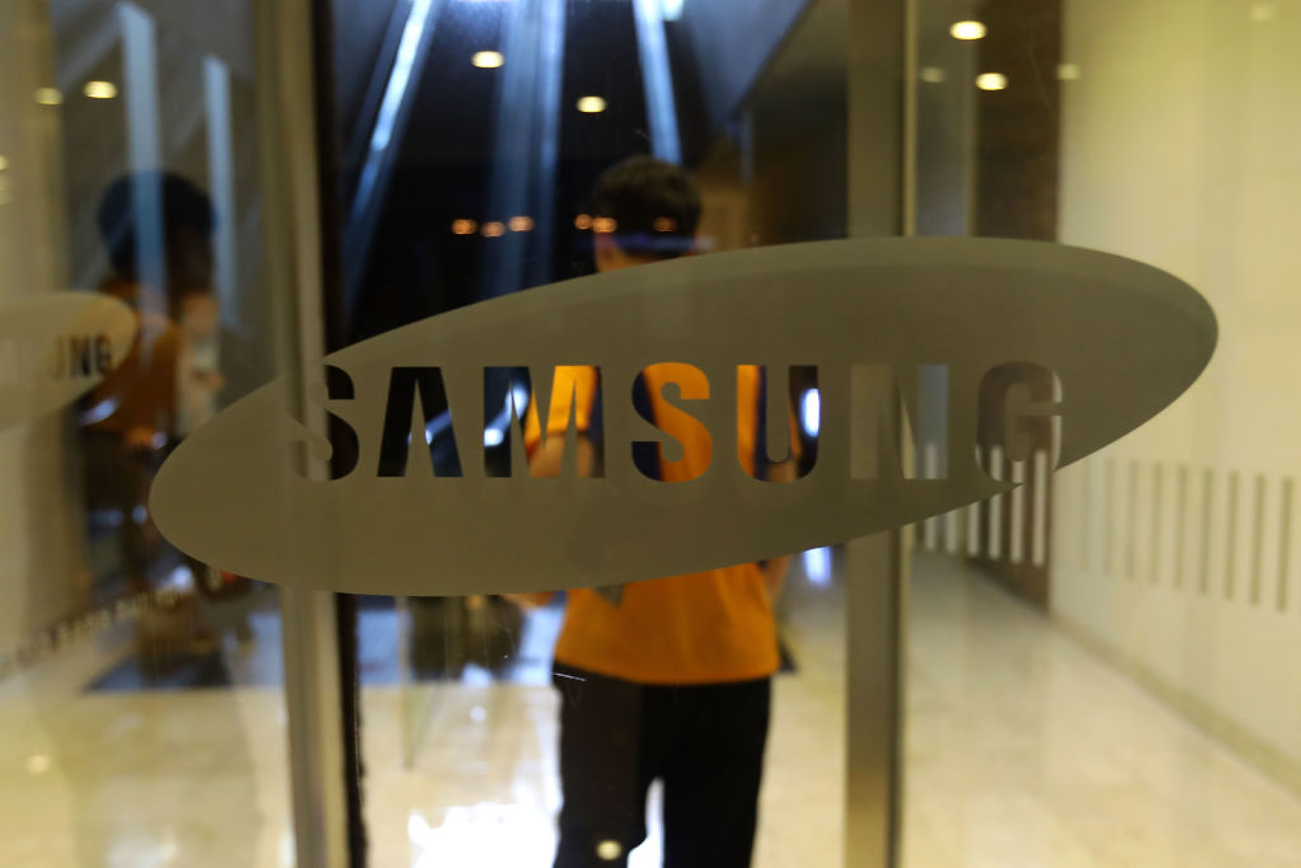 Samsung забрани на служителите си да ползват ChatGPT и негови аналози