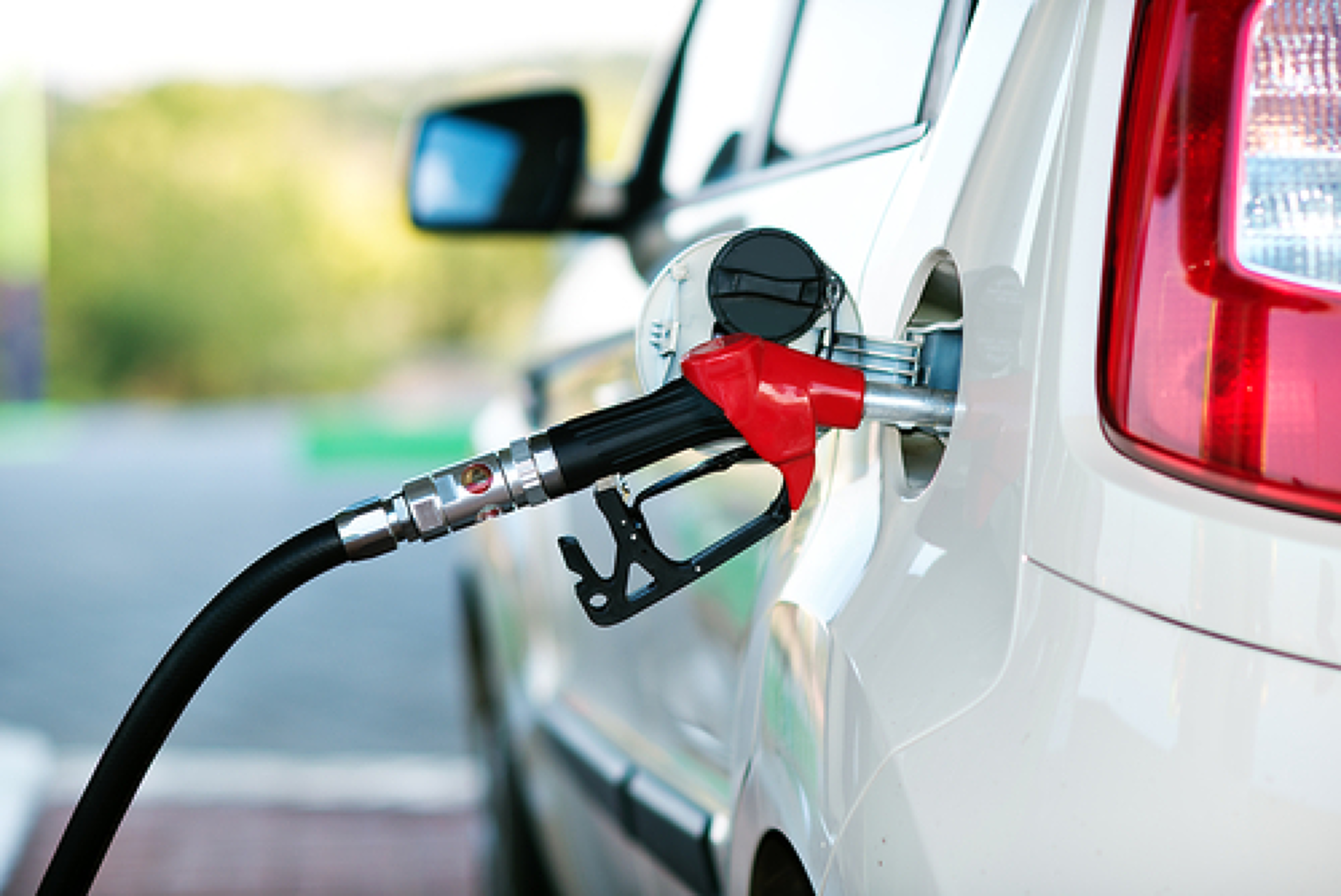 Спад на цените на горивата