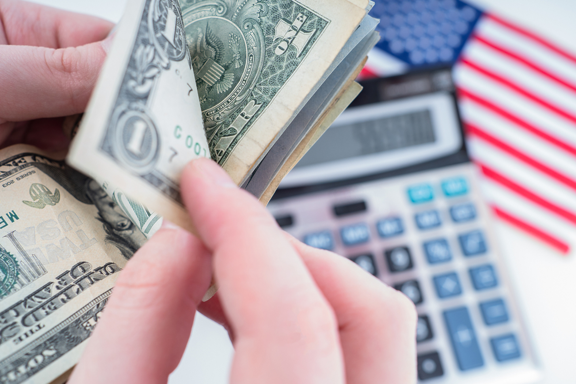 Доходите на американците са нараснали повече от очакваното през март