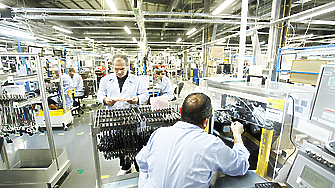 Промишленото производство в България се свива за четвърти пореден месец