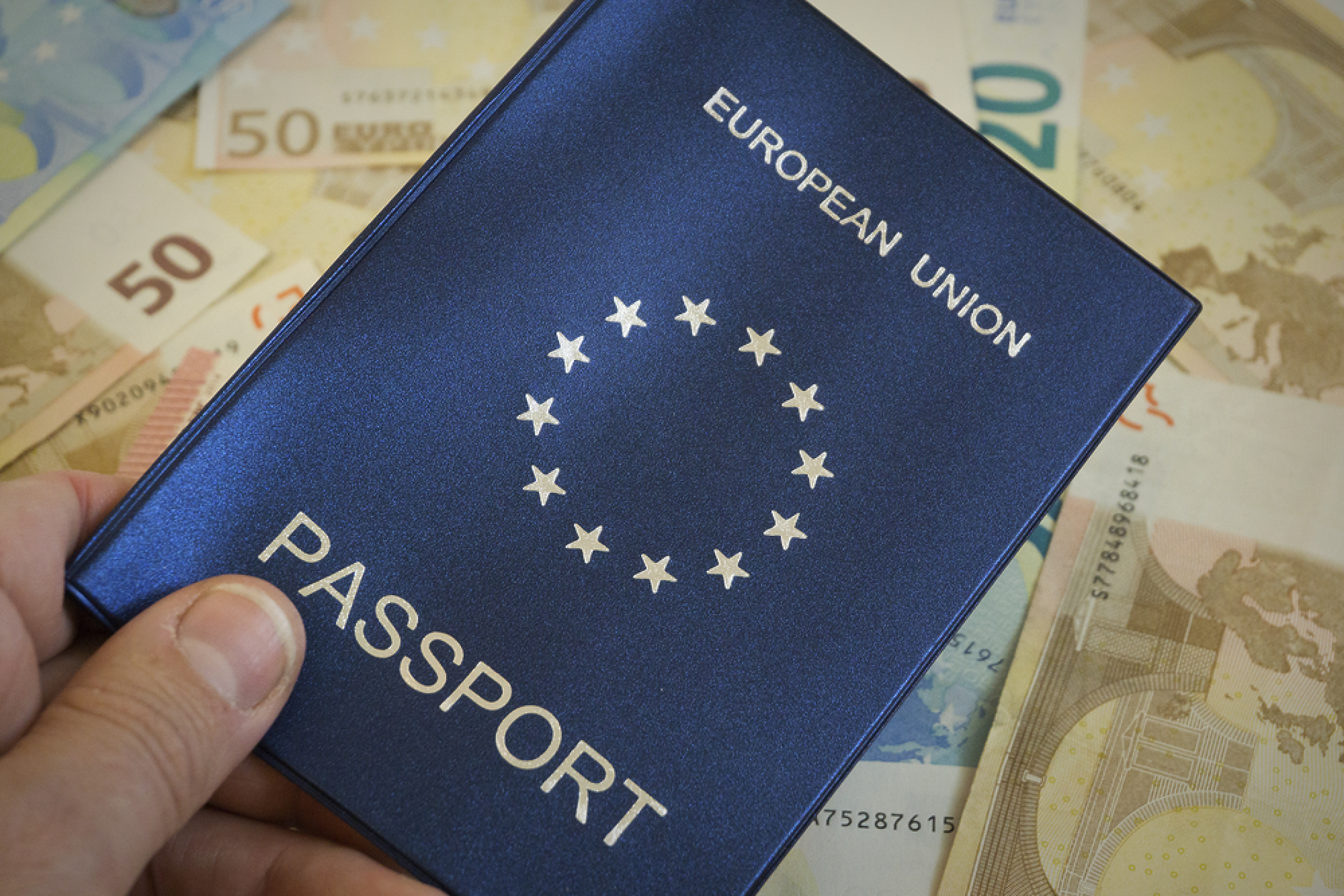 Кипър и Малта отнемат златните паспорти, издадени на руснаци