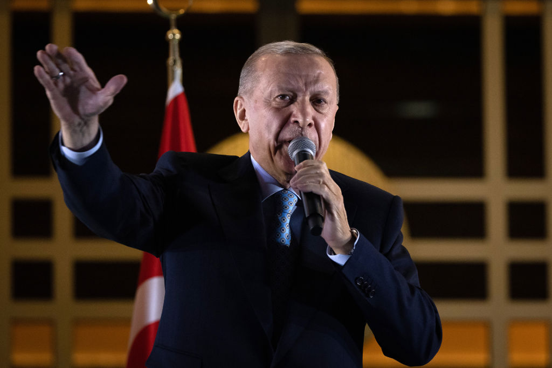 Турската лира се обезцени след победата на Ердоган 